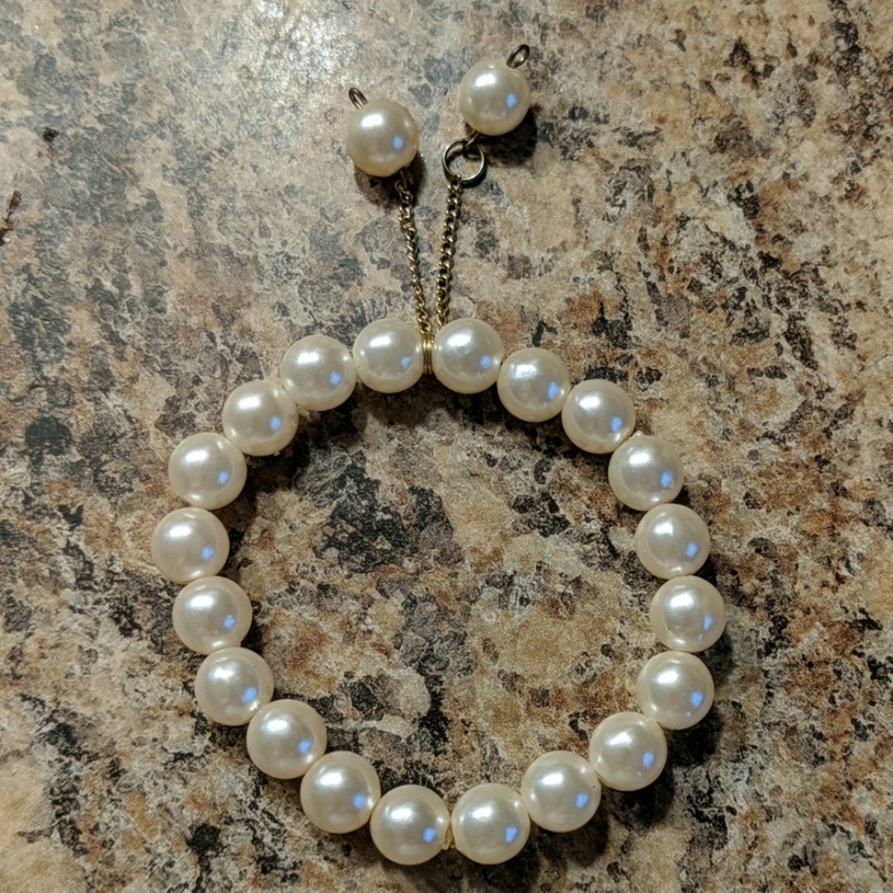 Vintage Style Pearl Tone Stretch Bracelet